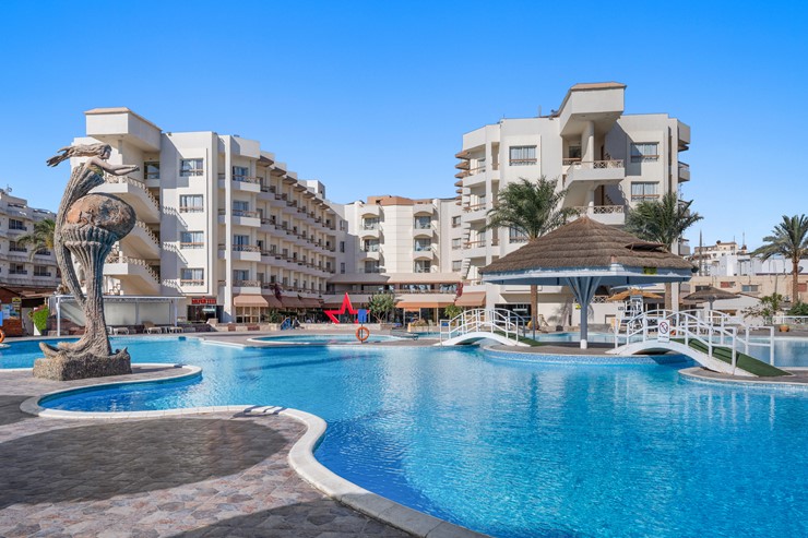 /photos/gallery/Club Pool Area 3_dc63c_lg.jpg